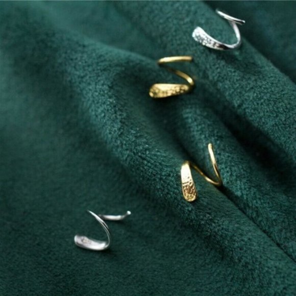 Delightful 18k Yellow Gold Plated Wrap Stud Earrings - Picture 2 of 3